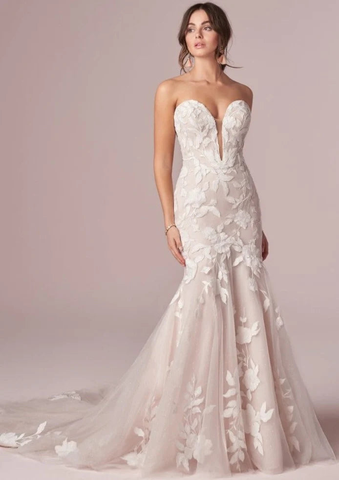 Nine Seven Appique Lace Plunging V-Neckline Strapless Bohemian Bridal Grown Mermaid Wedding Dress Customization