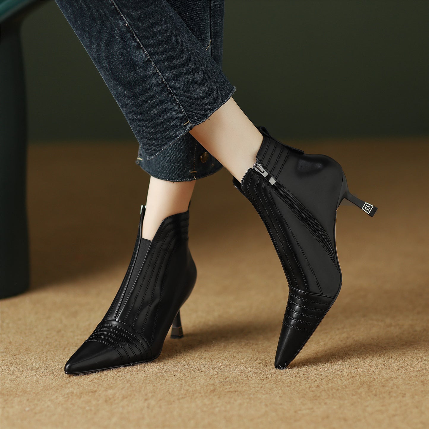 Women's Genuine Leather Handmade Side Zip Up Pointed Toe Ankle Boots