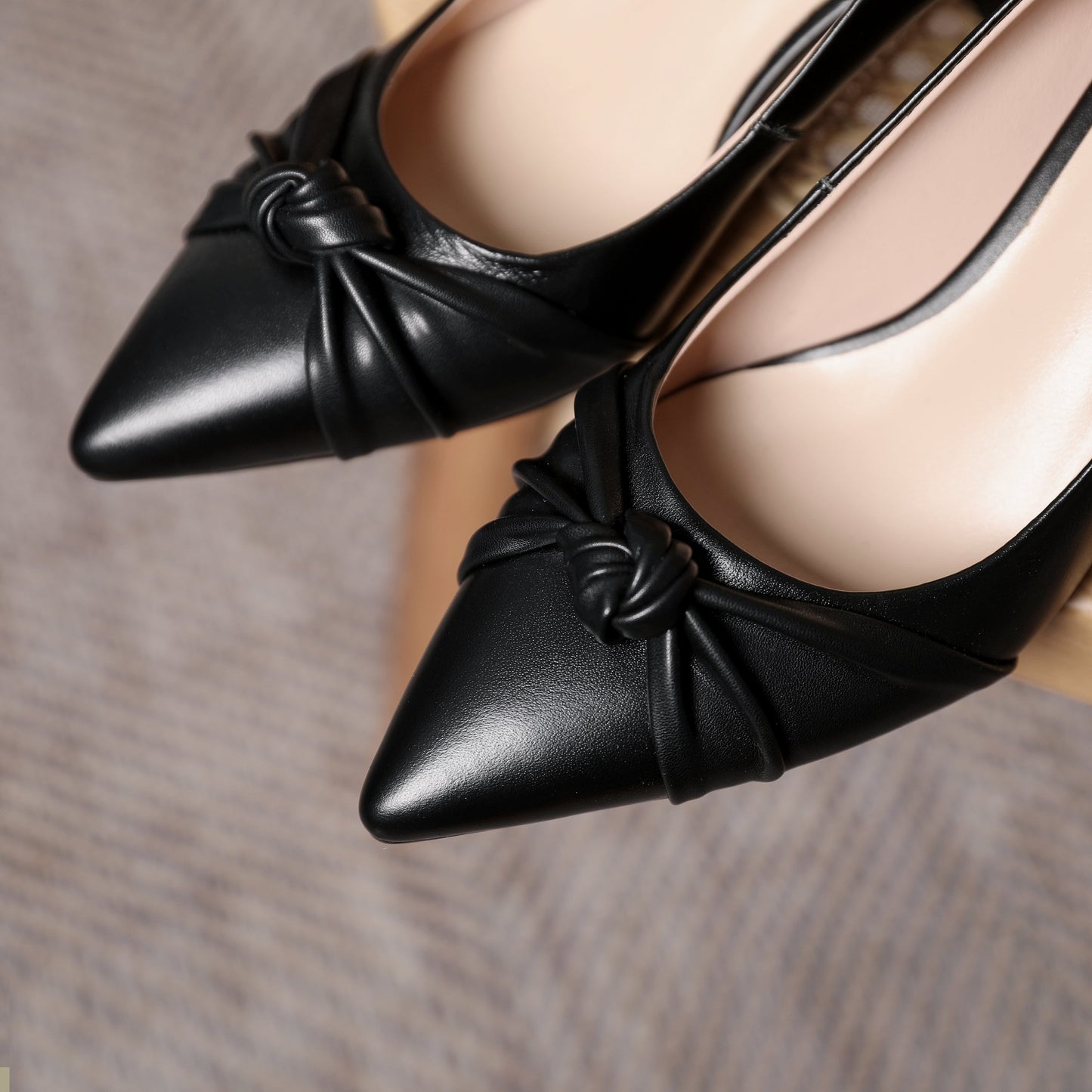 Women's Genuine Leather Pointed Toe Handmade Knot Décor Mid Chunky Heels Elegant Pumps Shoes